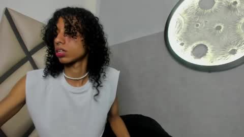 Snapshot of venuss_03 chatting on 04/12/26, 03:33 venuss_03 online show from 04/12/26, 03:33