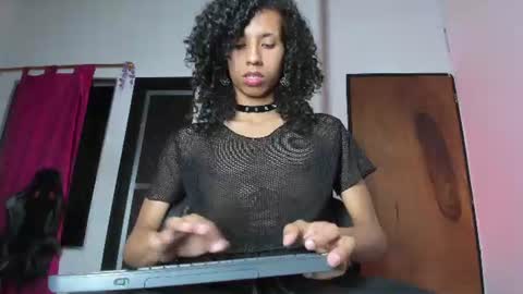 Snapshot of venuss_03 chatting on 07/12/26, 04:03 venuss_03 online show from 07/12/26, 04:03