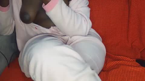 Snapshot of vera_bliss21 chatting on 09/24/25, 10:02 vera_bliss21 online show from 09/24/25, 10:02