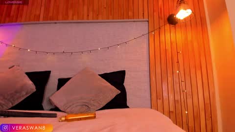 veraswan1 online show from 01/01/25, 07:52