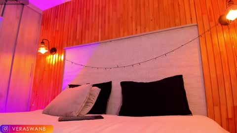 veraswan1 online show from 01/03/25, 11:23