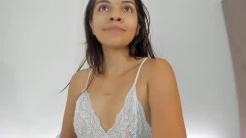 Snapshot of verohoneymoon chatting on 06/22/26, 04:04 Veronica online show from 06/22/26, 04:04