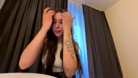 Veronica online show from 10/18/25, 02:07