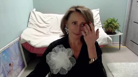 Helen online show from 03/10/25, 08:37