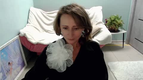 Helen online show from 03/10/25, 11:42