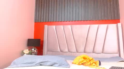 Veronica Robles online show from 09/30/25, 07:08