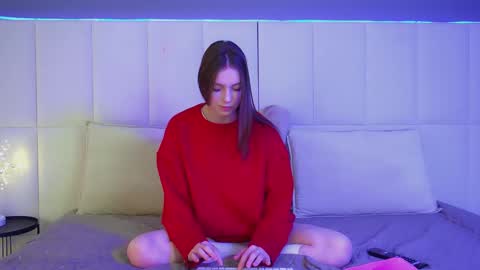 Veronica online show from 11/25/25, 06:24