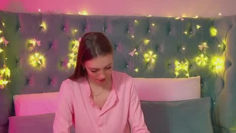 Veronica online show from 12/23/25, 06:55