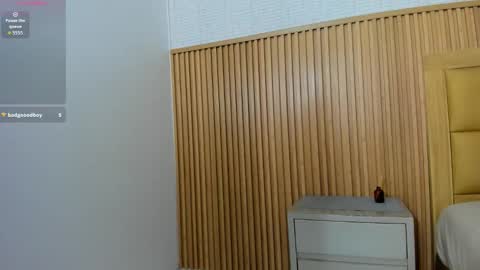 Veronica online show from 11/08/25, 01:33