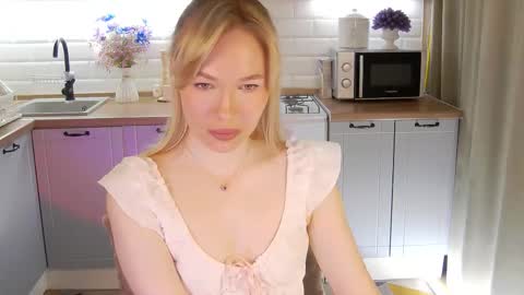 Snapshot of veronikamitchel chatting on 10/29/25, 05:36 Veronika online show from 10/29/25, 05:36