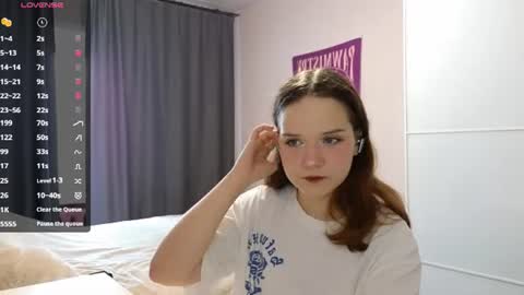 Snapshot of veroniquecabarcas chatting on 07/19/26, 05:11 Anna online show from 07/19/26, 05:11