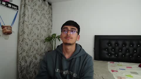 Snapshot of versatileguuy chatting on 09/22/25, 02:13 versatileguuy online show from 09/22/25, 02:13