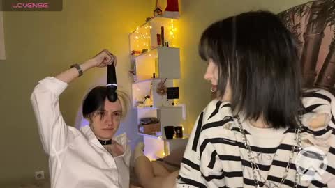 Snapshot of veryraretwins chatting on 01/06/25, 01:42 veryraretwins online show from 01/06/25, 01:42