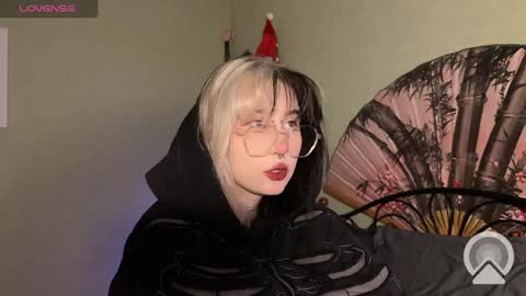 Snapshot of veryraretwins chatting on 01/19/25, 07:15 veryraretwins online show from 01/19/25, 07:15