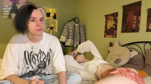 Snapshot of veryraretwins chatting on 10/01/25, 08:26 veryraretwins online show from 10/01/25, 08:26