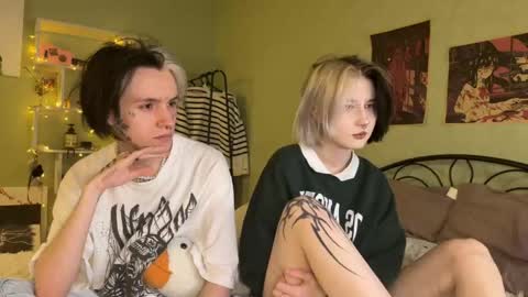 Snapshot of veryraretwins chatting on 10/04/25, 10:08 veryraretwins online show from 10/04/25, 10:08