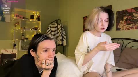 Snapshot of veryraretwins chatting on 10/05/25, 10:40 veryraretwins online show from 10/05/25, 10:40