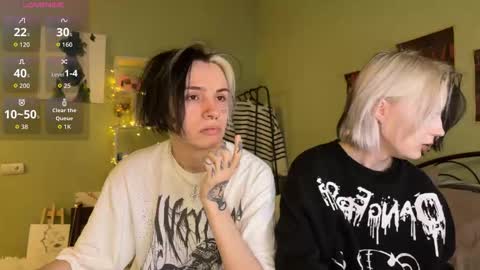 Snapshot of veryraretwins chatting on 10/16/25, 09:49 veryraretwins online show from 10/16/25, 09:49