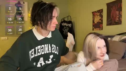 Snapshot of veryraretwins chatting on 11/18/25, 10:03 veryraretwins online show from 11/18/25, 10:03