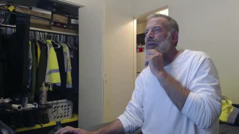 hairy man online show from 02/02/25, 01:02