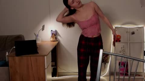 Snapshot of vespera_celeste chatting on 02/22/26, 06:17 Celeste online show from 02/22/26, 06:17