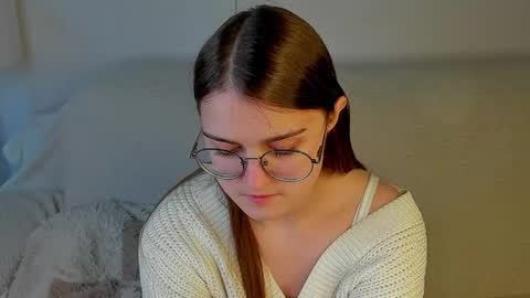 Snapshot of veta_cute chatting on 05/30/26, 12:24 Emma Sofa online show from 05/30/26, 12:24