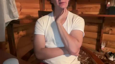 Snapshot of vexelgain chatting on 09/28/25, 02:17 HendasWerout online show from 09/28/25, 02:17