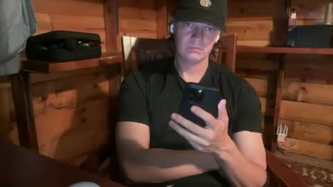 Snapshot of vexelgain chatting on 10/10/25, 02:32 HendasWerout online show from 10/10/25, 02:32