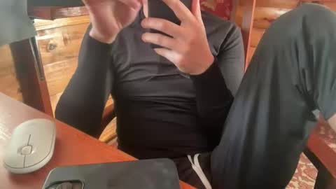 Snapshot of vexelgain chatting on 11/26/25, 10:44 HendasWerout online show from 11/26/25, 10:44