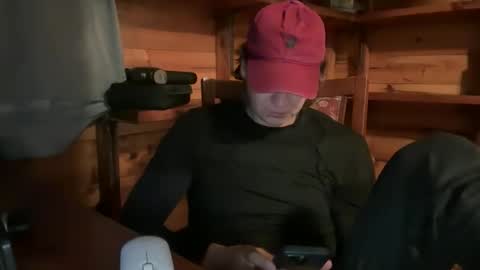 Snapshot of vexelgain chatting on 12/16/25, 04:39 HendasWerout online show from 12/16/25, 04:39