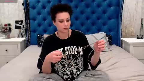 Snapshot of via_mayer chatting on 06/27/26, 02:49 Via online show from 06/27/26, 02:49