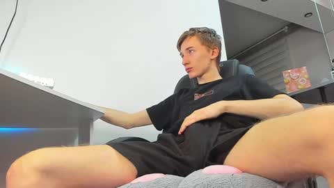 Snapshot of vibemygirl chatting on 02/04/25, 01:27 vibemygirl online show from 02/04/25, 01:27