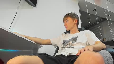 Snapshot of vibemygirl chatting on 02/06/25, 01:10 vibemygirl online show from 02/06/25, 01:10