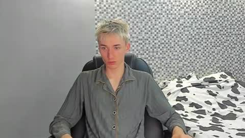 Snapshot of vibemygirl chatting on 09/16/25, 12:06 vibemygirl online show from 09/16/25, 12:06