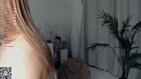 Snapshot of vibes_of_joy chatting on 12/09/24, 08:23 Mikky online show from 12/09/24, 08:23