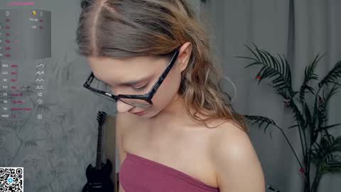 Snapshot of vibes_of_joy chatting on 01/09/25, 08:11 Mikky online show from 01/09/25, 08:11