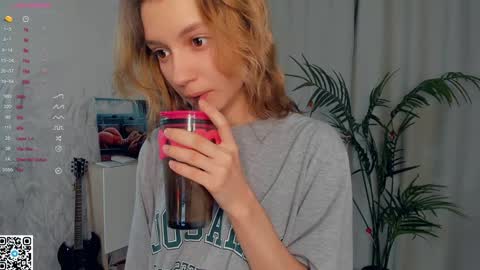 Snapshot of vibes_of_joy chatting on 01/14/25, 08:15 Mikky online show from 01/14/25, 08:15