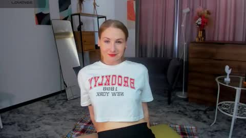 Snapshot of vibes_of_joy chatting on 10/04/25, 07:17 Mikky online show from 10/04/25, 07:17