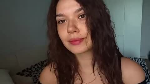 Snapshot of vicki_queen chatting on 06/27/26, 05:12 Lina online show from 06/27/26, 05:12