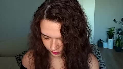 Snapshot of vicki_queen chatting on 06/30/26, 05:08 Lina online show from 06/30/26, 05:08