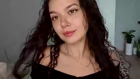 Snapshot of vicki_queen chatting on 07/14/26, 05:01 Lina online show from 07/14/26, 05:01
