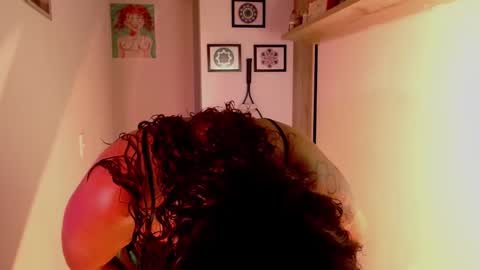 Snapshot of vicky_crazy chatting on 12/20/24, 11:16 Vicky online show from 12/20/24, 11:16