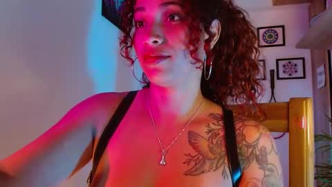 Snapshot of vicky_crazy chatting on 01/06/25, 10:26 Vicky online show from 01/06/25, 10:26