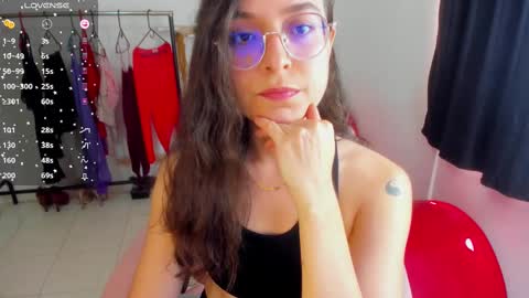 Snapshot of vicky_cristinax chatting on 03/11/25, 06:19 Vicky online show from 03/11/25, 06:19