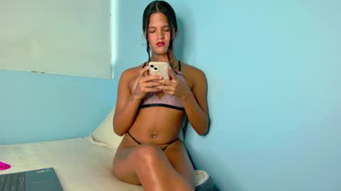 Snapshot of vicky_diamond09 chatting on 05/25/26, 10:38 Victoria online show from 05/25/26, 10:38