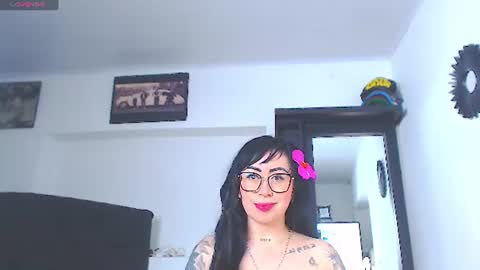 Vicky  online show from 06/25/26, 11:04