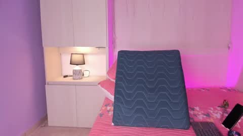 V I C K Y online show from 02/05/25, 12:31