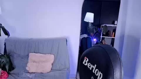 Snapshot of vickygrey1 chatting on 10/12/25, 06:40 Vicky Greys online show from 10/12/25, 06:40