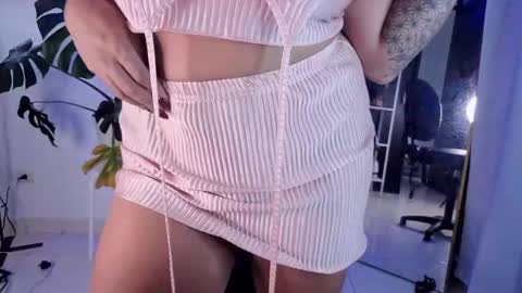 Snapshot of vickygrey1 chatting on 12/14/25, 07:51 Vicky Greys online show from 12/14/25, 07:51