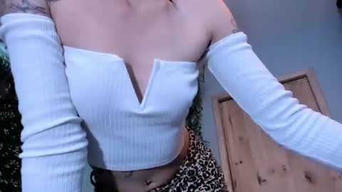 Snapshot of vickyjackson_ chatting on 06/22/26, 12:24 Victoria online show from 06/22/26, 12:24